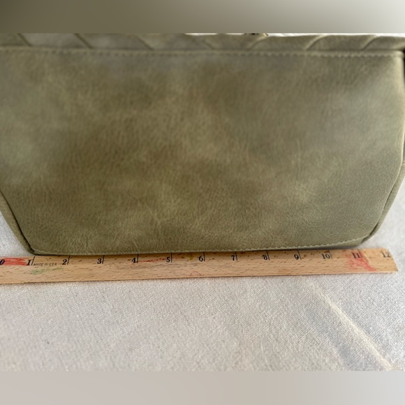 Bueno Brahmin-Style chevron designed front bag. Doublehandle & crossbody strap. - Picture 9 of 11